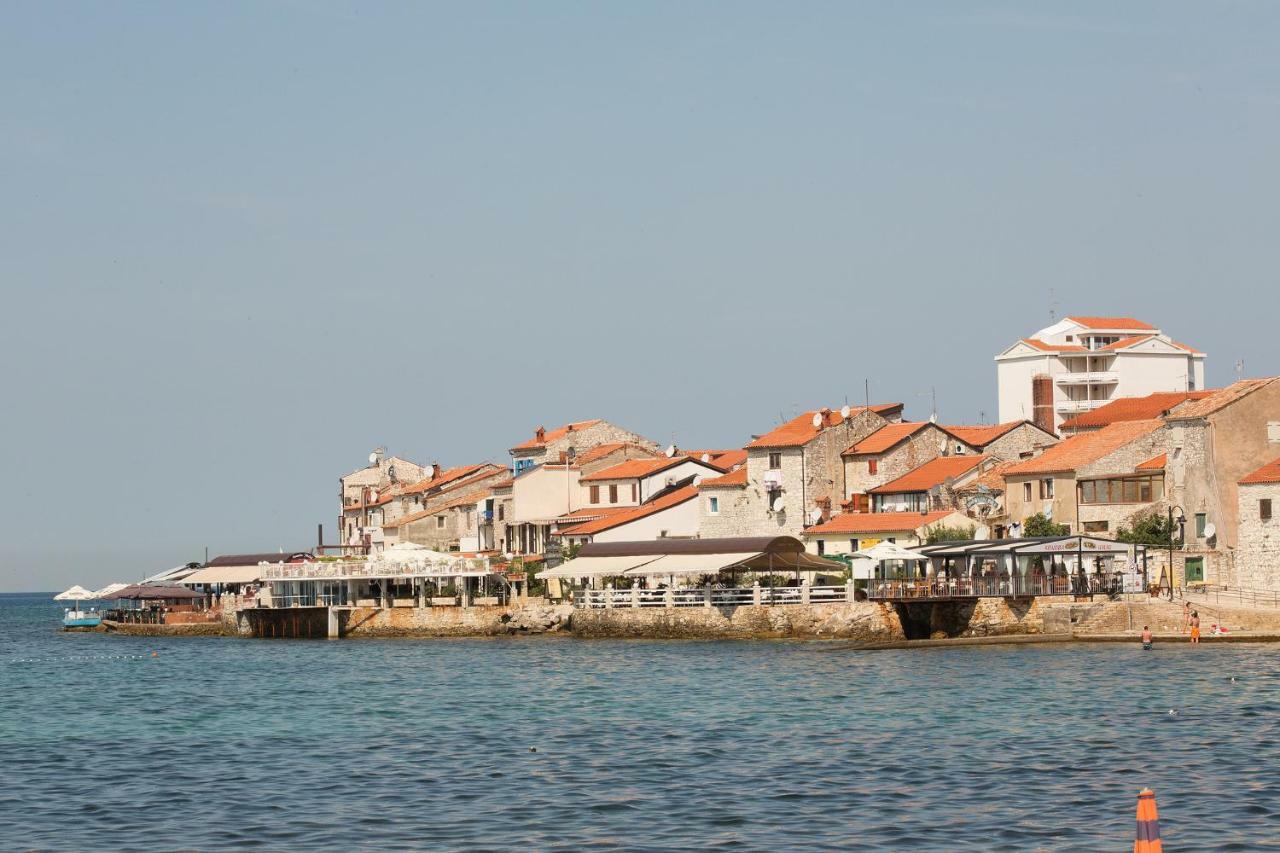 Downtown Beach Apartments Umag Exterior photo